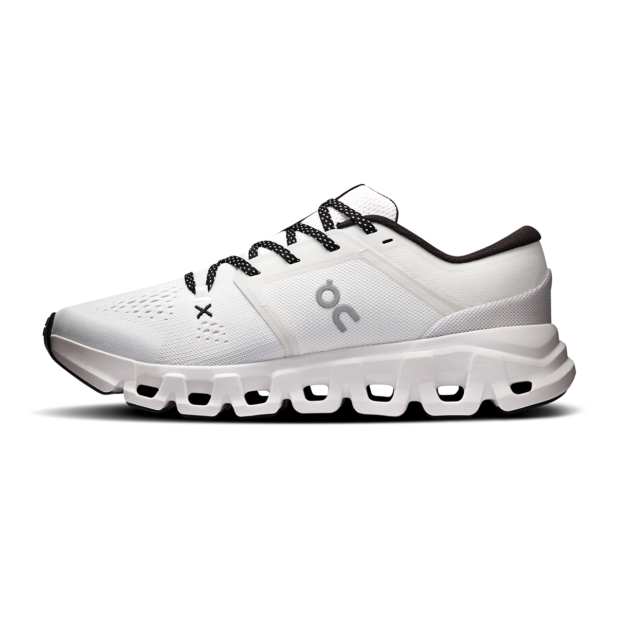 Tenis On Cloud X 5 Mujer - Blanco / Negro - vista 2